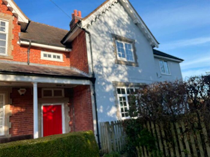 3 Bedroom End Of Terrace House To Rent In Church Lane, Lapworth, B94