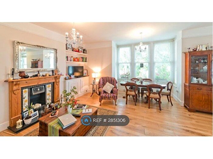 2 Bedroom Flat To Rent In Baldwin Crescent, London, SE5