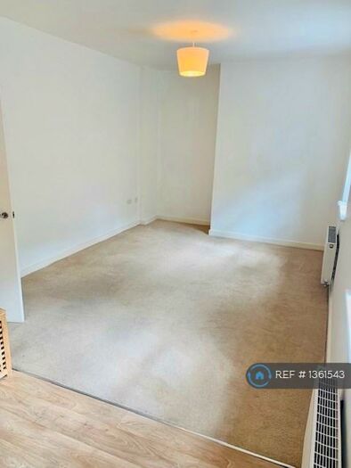 1 Bedroom Flat To Rent In Kinderlee Way, Chisworth, Glossop, SK13