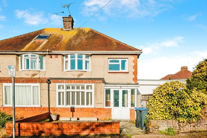 3 Bedroom Semi-detached House For Sale In Garrick Road, Worthing, BN14