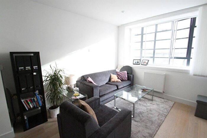 1 Bedroom Flat To Rent In Sail Loft Court, Dod Street, London, E14