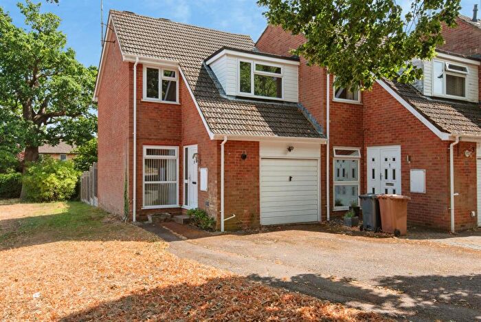 3 Bedroom End Of Terrace House For Sale In Hampton Close, Stevenage, SG2