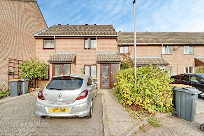 2 Bedroom Terraced House For Sale In Milne Row, Bedford, MK40