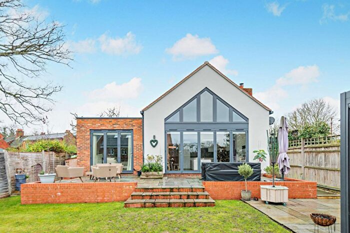 3 Bedroom Bungalow For Sale In Newell Green, Warfield, Bracknell, Berkshire, RG42