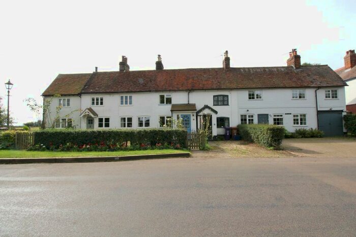 2 Bedroom Cottage To Rent In Kimpton Road, Peters Green, Luton, LU2