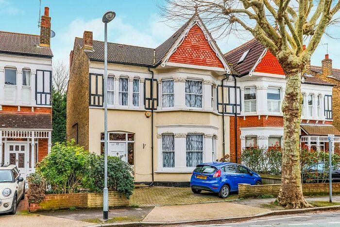 Studio To Rent In Victoria Avenue, Surbiton, Surrey, KT6