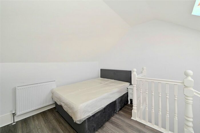 Studio To Rent In Robertson Street, Battersea, London, SW8