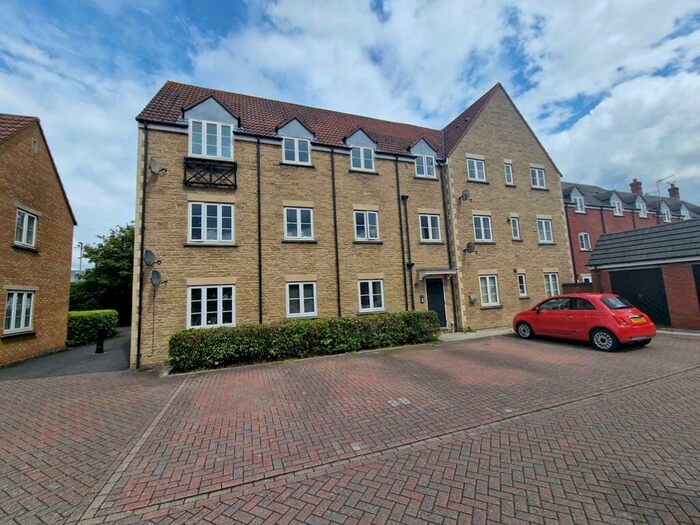 2 Bedroom Flat To Rent In Hawks Rise, Yeovil, Somerset, BA22