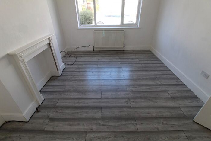 2 Bedroom Maisonette To Rent In Windsor Close, Northwood, HA6