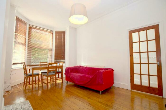 2 Bedroom Maisonette To Rent In Oaklands Road, NW2