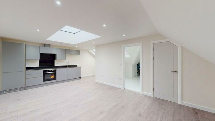 2 Bedroom Flat To Rent In High Street, HP5