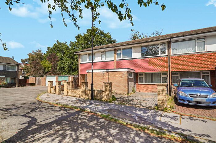 3 Bedroom Terraced House For Sale In Osborne Gardens, Thornton Heath, CR7
