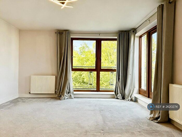2 Bedroom Flat To Rent In Finlay Court, Crawley, RH10
