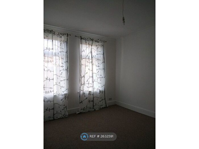 1 Bedroom Flat To Rent In Salisbury Road, Manchester, M21