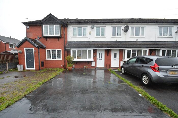3 Bedroom Property For Sale In John Street, Droylsden, M43