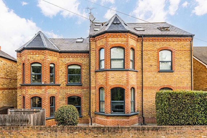 2 Bedroom Flat For Sale In Coleshill Road, Teddington, TW11