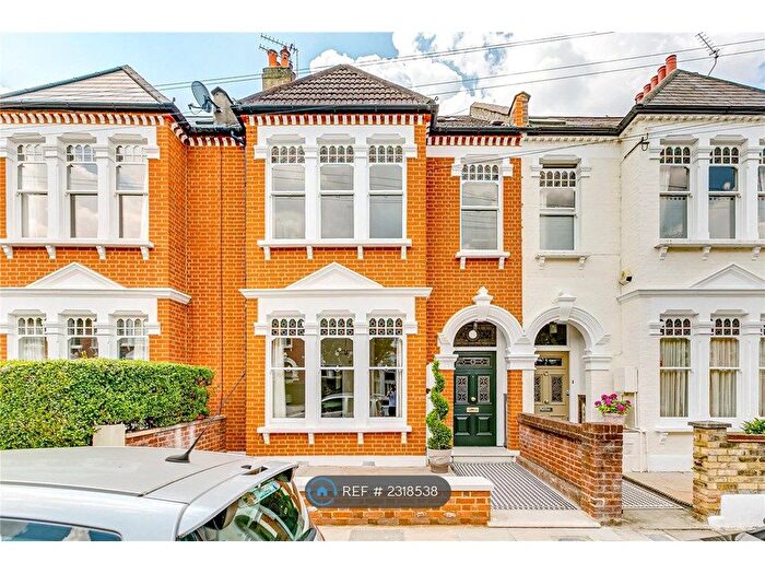 2 Bedroom Flat To Rent In Louisville Road, London, SW17