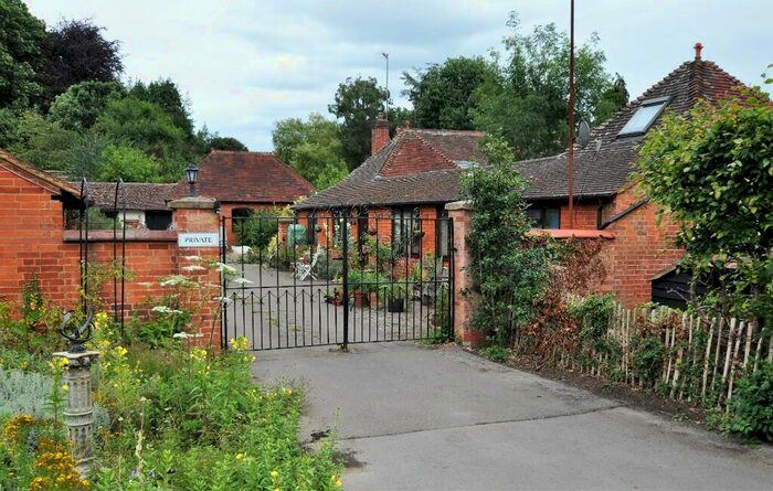 2 Bedroom Barn Conversion To Rent In Snowdenham Lane, GU5