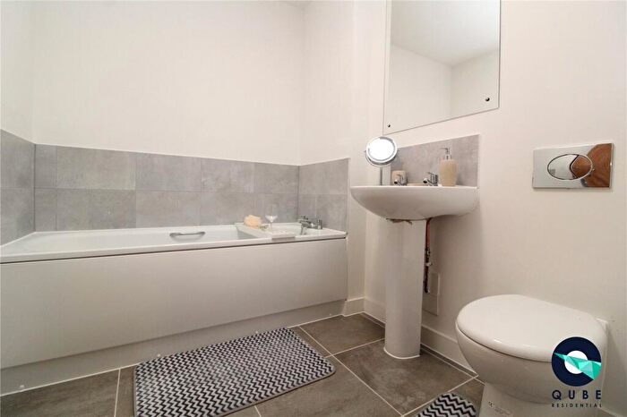 2 Bedroom Flat To Rent In Adelphi Wharf, Adelphi Street, Salford, Greater Manchester, M3