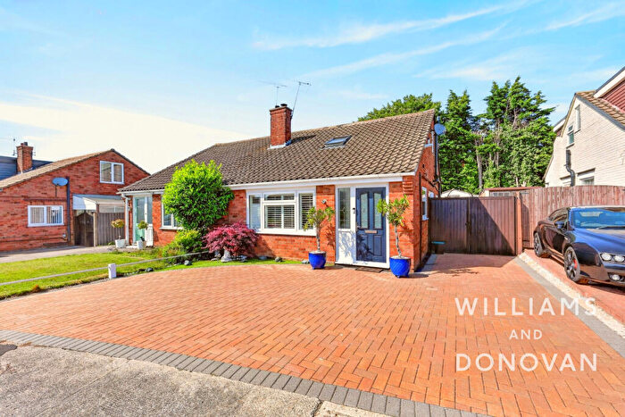 4 Bedroom Chalet For Sale In Farm Way, Thundersley, SS7