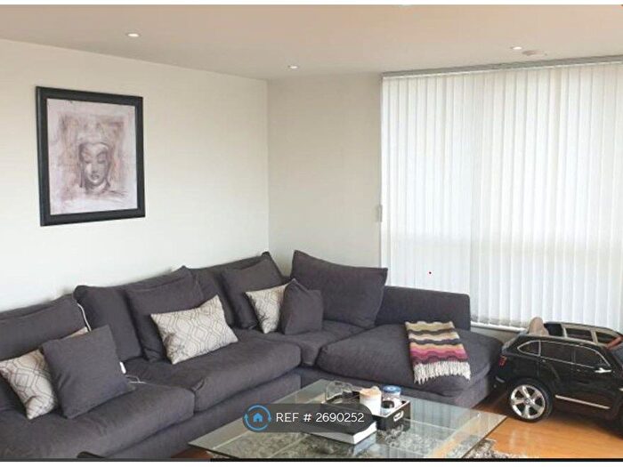 2 Bedroom Flat To Rent In Railway Terrace, Slough, SL2