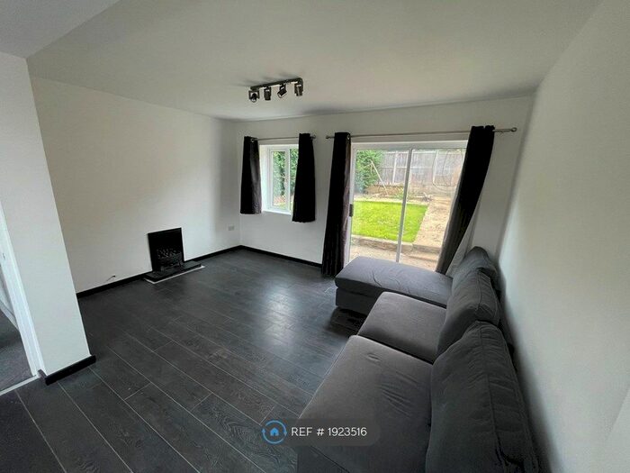 3 Bedroom Semi-Detached House To Rent In Arundel Road, Cockfosters, Barnet, EN4