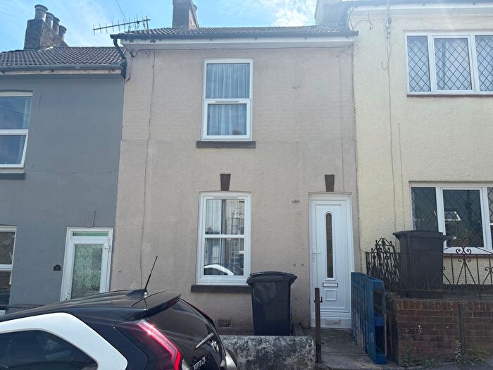 2 Bedroom Property To Rent In Woods Place, Dover, CT17