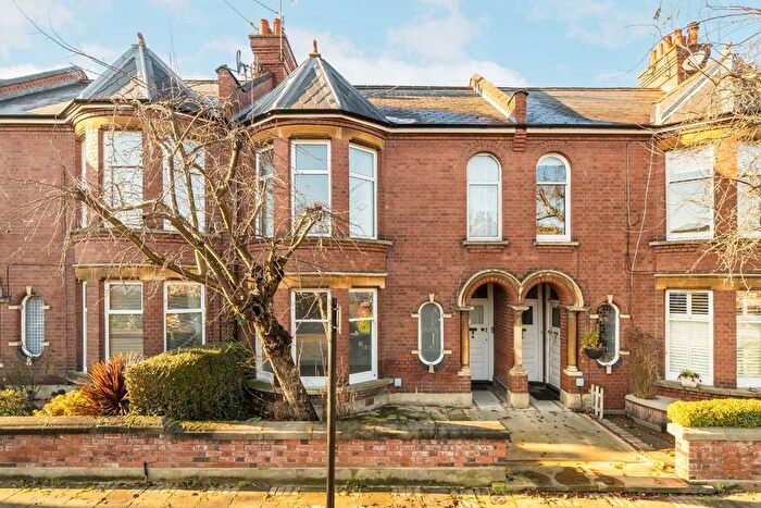 2 Bedroom Flat To Rent In Telferscot Road, Balham, SW12