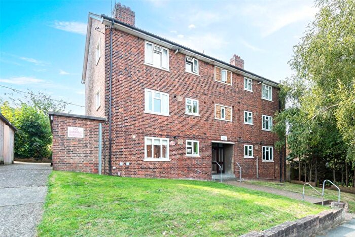 2 Bedroom Flat For Sale In Bevan Road, London, SE2