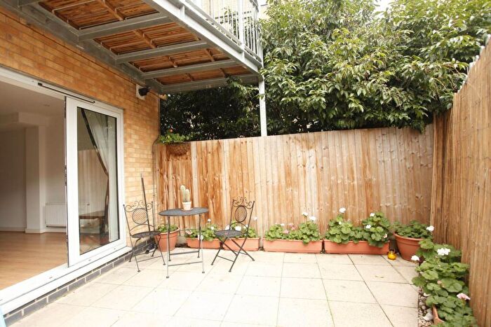 2 Bedroom Flat To Rent In Taylor House, Canary Wharf, London, E14