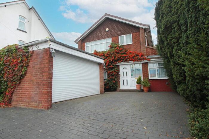 3 Bedroom Detached House For Sale In Long Lane, Halesowen, B62