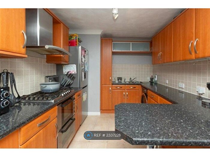 2 Bedroom Flat To Rent In Greyfriars Court, Broadstairs, CT10
