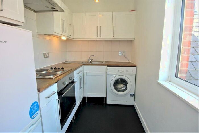 1 Bedroom Apartment To Rent In Weybridge, KT13