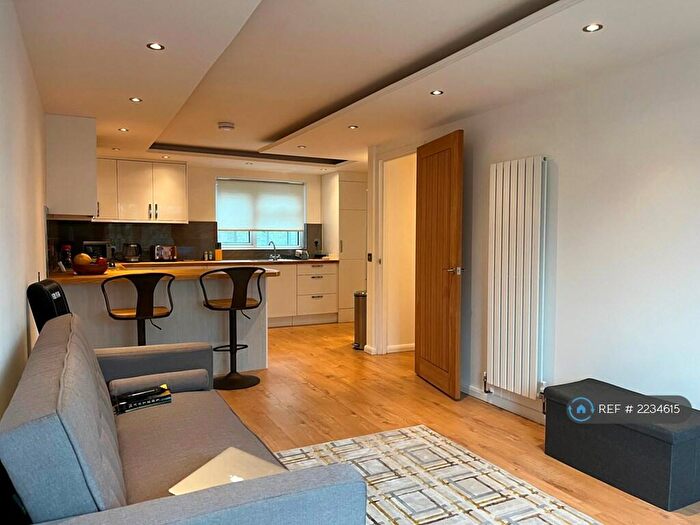 2 Bedroom Flat To Rent In Oriel Court, Derby, DE1