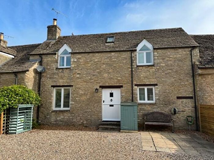 2 Bedroom Cottage To Rent In White Hart Court, Fairford, GL7