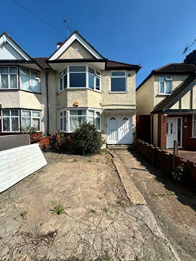 2 Bedroom Maisonette To Rent In D'arcy Gardens, Kenton, HA3