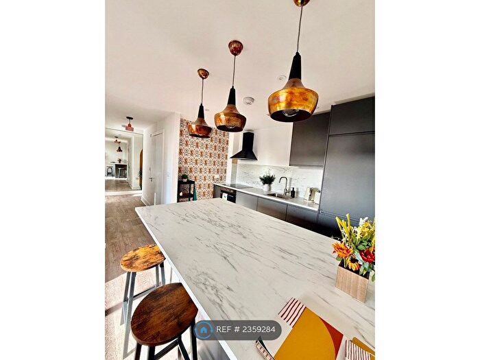 2 Bedroom Flat To Rent In Nacovia House, London, SW6