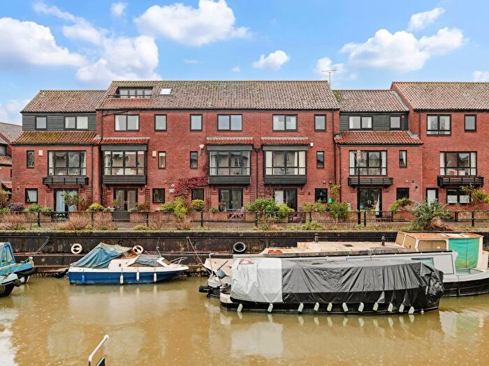 4 Bedroom Town House For Sale In Rownham Mead, Bristol, BS8