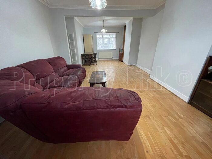 3 Bedroom End Terrace House To Rent In Northbrook Road, Ilford, IG1