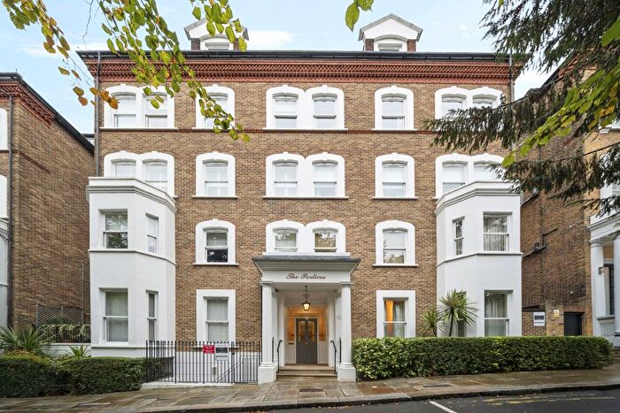 3 Bedroom Flat For Sale In Belsize Avenue, Belsize Park, London, NW3