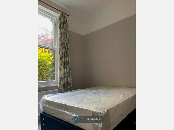 2 Bedroom Flat To Rent In Comeragh Road, London, W14