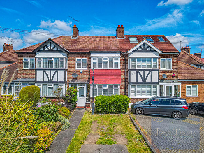 3 Bedroom Terraced House To Rent In Brackley Square, Woodford Green, IG8