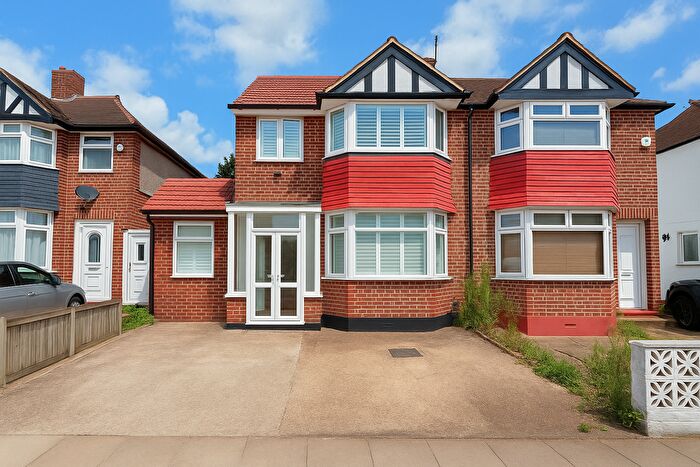 4 Bedroom Semi-Detached House To Rent In Brookdene Road, London, SE18