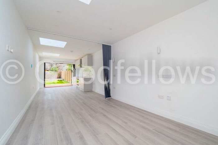 1 Bedroom Flat To Rent In Park Lane, Wallington, SM6