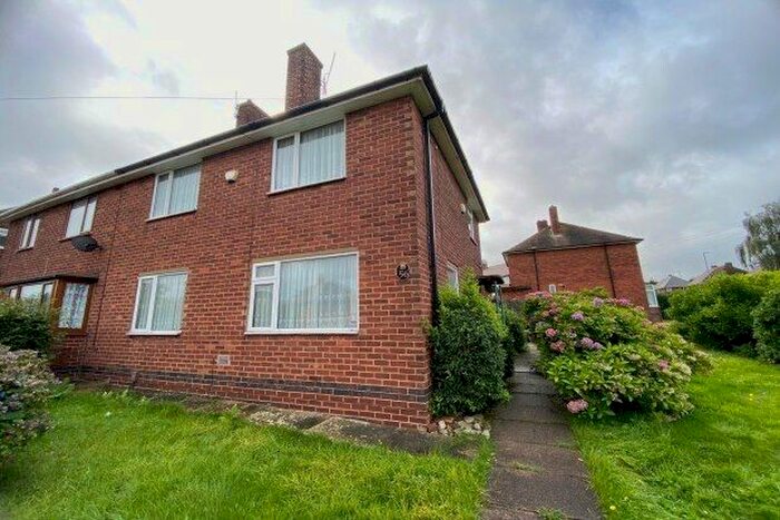3 Bedroom Semi-Detached House To Rent In Lancaster Road, Chesterfield, S41