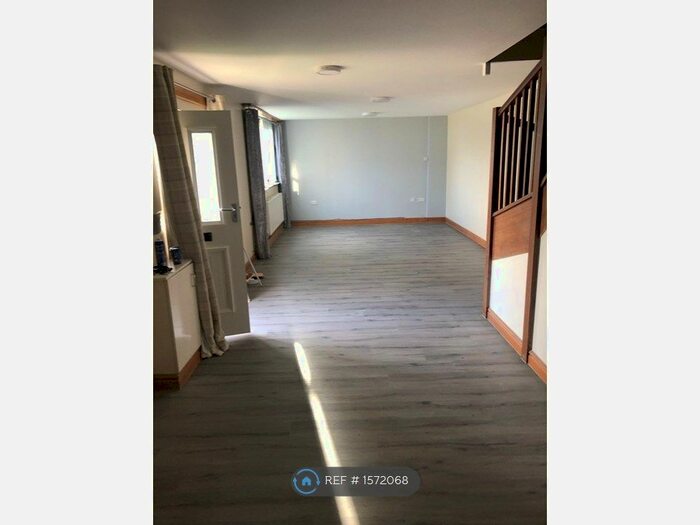 4 Bedroom Semi-Detached House To Rent In Holmebank Farm, Tyersal, Bradford, BD4