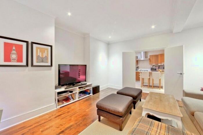 3 Bedroom Mews House To Rent In Weymouth Mews, Marylebone, W1G