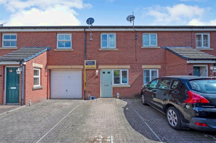 2 Bedroom Flat To Rent In Barley Leaze, Chippenham, SN14