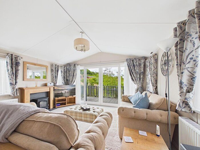 2 Bedroom Park Home For Sale In Swallow Lakes, Longhope, GL17