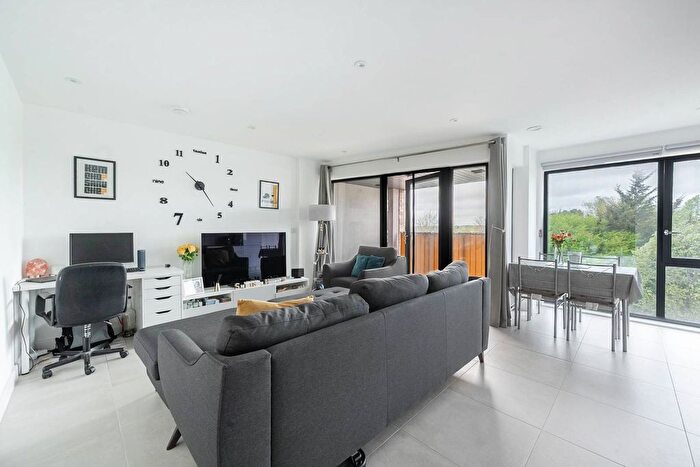 1 Bedroom Flat For Sale In Alexandra Avenue, Rayners Lane, Harrow, HA2